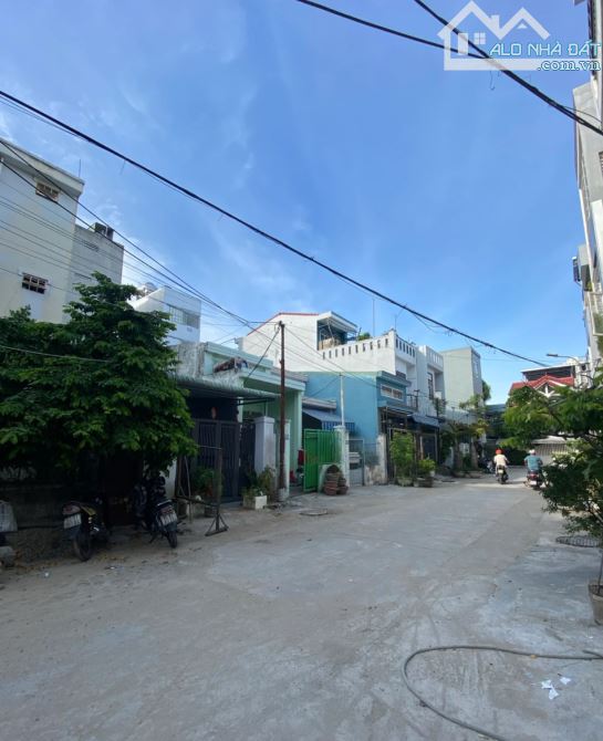 BÁN ĐẤT TẶNG NHÀ 2 TẦNG  NGUYỄN VĂN THOẠI - GẦN BIỂN MỸ KHÊ -  105M2  - MT: 6.9M - 13.6 TỶ