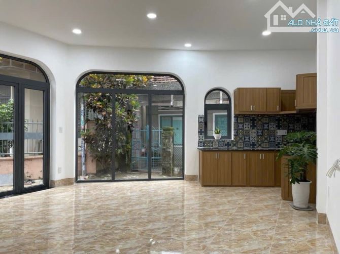 Cần tiền bán nhanh_nhà mới đẹp 2 mặt kiệt Trần Cao Vân_cách biển chỉ 50m_3tyX