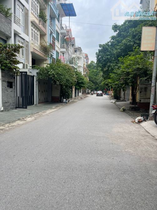 VĂN QUÁN HÀ ĐÔNG NHÀ 5 TẦNG PHÂN LÔ VỈA HÈ KINH DOANH ĐẸP 40 m 12.4 TỶ
