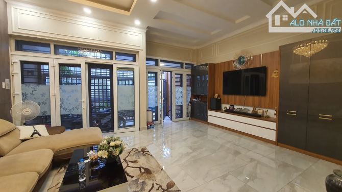 🌟 BÁN BIỆT THỰ VIP VÕ THỊ SÁU Q1 – 4 TẦNG – NGANG KHỦNG 6.4M - DTSD 325.8M² – GIÁ TỐT 🌟