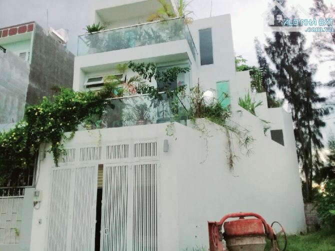 HẺM XE HƠI NGỦ TRONG NHÀ – GẦN VÒNG XOAY LIÊN PHƯỜNG - CHỈ 8T7