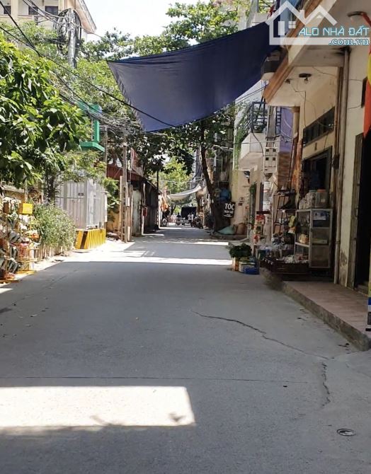 Bán 50m đất mt 4,3m hơn 5 tỉ ô tô,phân lô,khu B đh mỏ,hv cs,đường tây thăng long bắc từ li