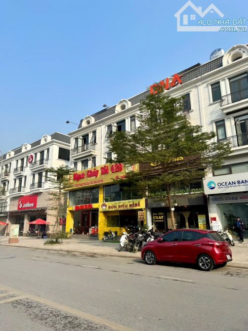 Mặt phố Thành Trung, Vip nhất Gia Lâm, Shophouse KD sầm uất - DT 90m2 - MT 6m