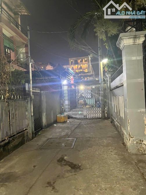 Bán đất tặng nhà, Nguyễn Thị Thập, Quận 7. DT 330m2, ngang 17m, xây 7 tầng.