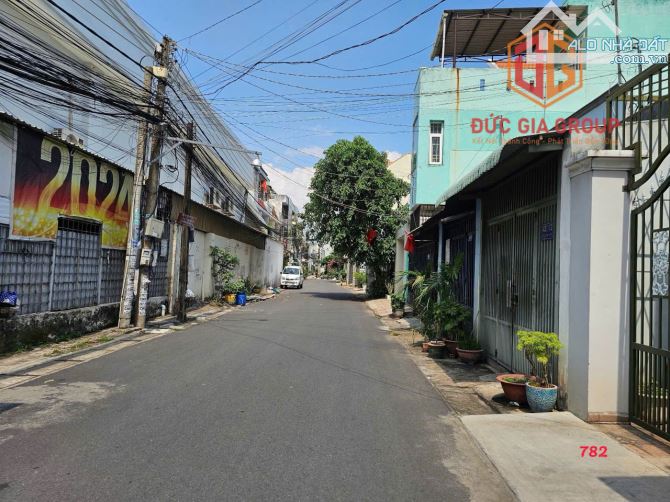 Đất 2 mặt tiền 360m2, đường nhựa 7m thông, gần chợ Tân Tiến, giá rẻ