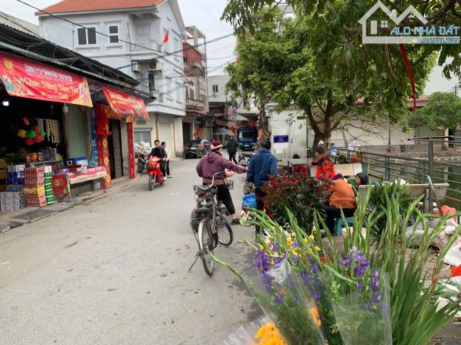 Bán đất trục chính kinh doanh, ô tô tránh, gần cầu Tứ Liên, hơn 4 tỷ