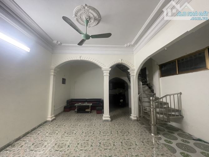 10.7 tỷ / 68 M 2/ 5.5 M tiền/ Thạch Bàn/ Vũ Đình Tụng Ô tô Thông