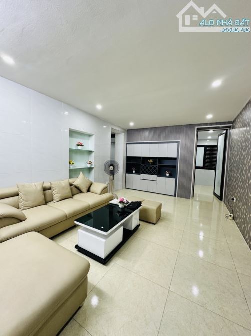 TRƯỜNG CHINH🎯BÁN NHÀ TẬP THỂ SIÊU RỘNG 120m² - 3PN -  FULL NỘI THẤT - Ô TÔ ĐỖ CỬA