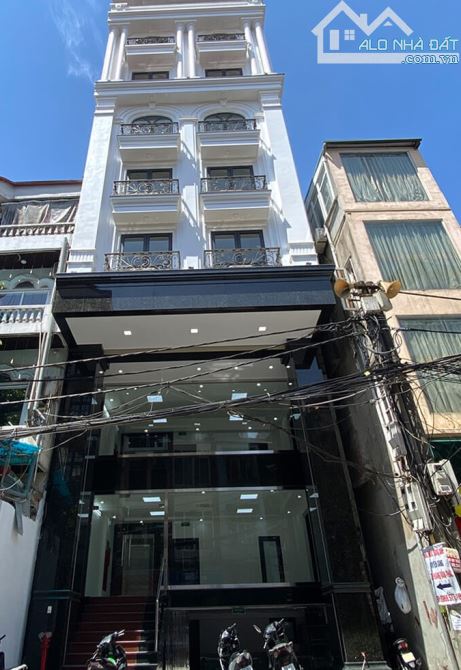 Bán nhà Đống Đa, mặt phố Cát Linh, 130m2 MT 10m, ôtô dừng đỗ ngày đêm, phù hợp tòa VP 9T