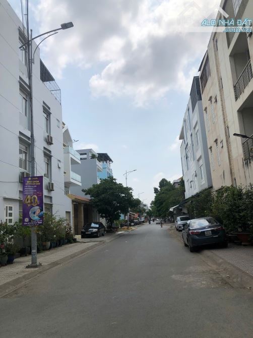 Nhà 4 tầng - 72m² (4,2x17),  hẻm ô tô thông, P. Bình Trưng Tây, giá chỉ 9 tỷ