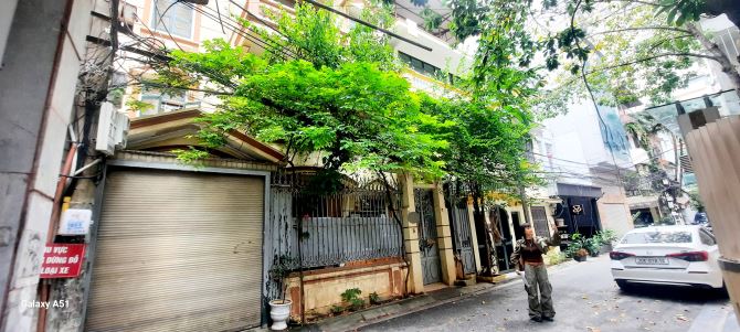 Bán nhà mặt ngõ Hoàng Cầu Đống Đa 125m MT 8m Gara Ô tô tránh Kinh doanh hơn 38 tỷ