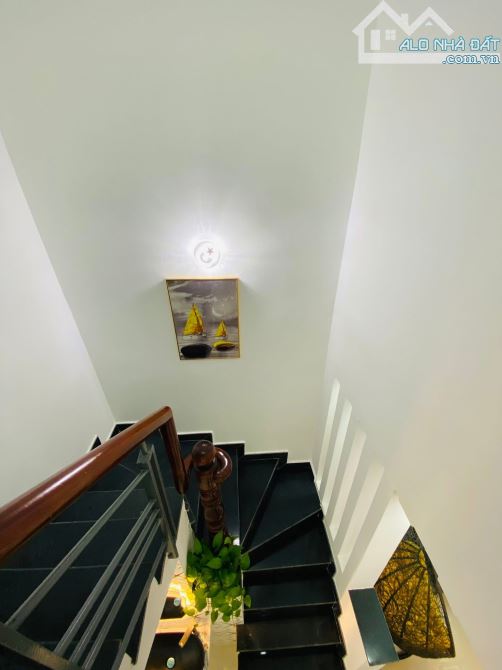 Bán nhà Gò Vấp hẻm rộng Nguyễn Tư Giản có sân để xe, nhà đẹp 2PN giá chỉ 4 tỷ 5 tl