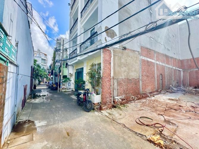 Bán đất liền kề Phú Mỹ Hưng; 80m2; tiện xây mới 5 tầng; sổ đỏ cầm tay; an ninh dân trí cao