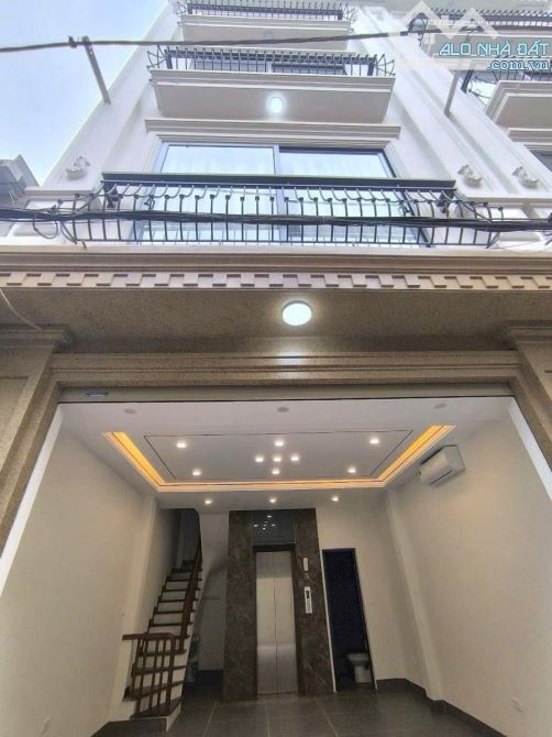 Siêu phẩm phố Trạm - ô tô vào nhà - 6 tầng - MT 4.6m - 10,6 tỷ