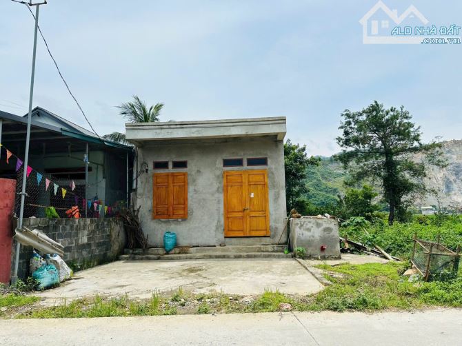BÁN GẤP LÔ ĐẤT SẴN NHÀ CÓ DT 224m2 BÁM TRỤC CHÍNH LIÊN XÃ GIÁ CHỈ 2 TỶ
