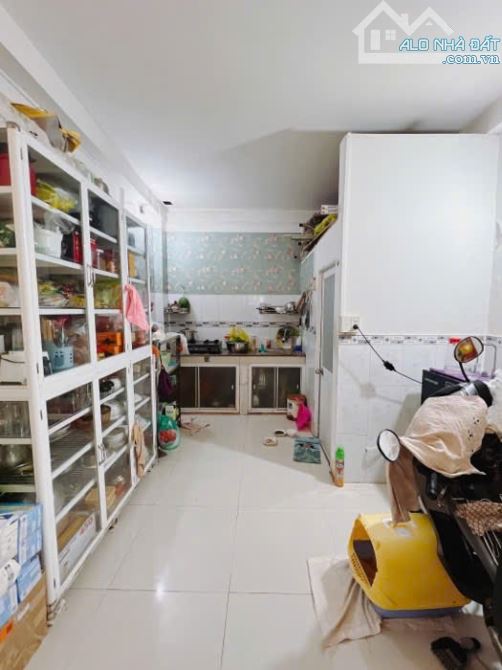 MẶT TIỀN CÁCH 2 CĂN NHÀ NGANG 3.5 DÀI 12 ĐÚC BÊ TÔNG  CÓ 5 TỶ Q4 - 10