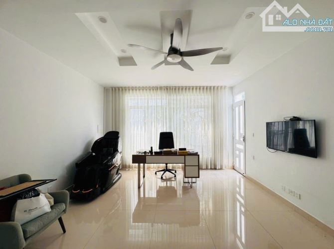Bán nhà biệt thự kdc xây dựng 5 đường Liên Phường Quận 9 gần chợ Phước Bình (180m2) 24 tỷ - 11