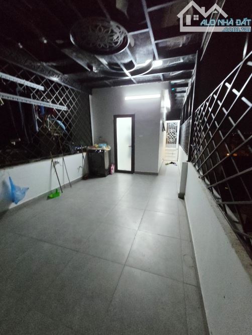 GIANG BIÊN 6 TẦNG. NỘI THẤT ĐẸP -15m Ô TÔ THÔNG Ô BÀN CỜ. NỘI THẤT. 5.9 TỶ - Vị trí trung - 11