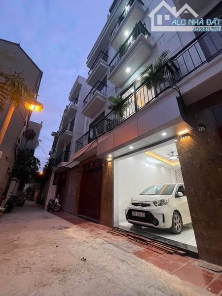 MỸ NỮ CHÂN DÀI - 5 TẦNG – 42M² – Ô TÔ ĐỖ – CHỈ 5,X TỶ ( CÓ TL ) #BÁT #KHỐI - #LONG #BIÊN - 1