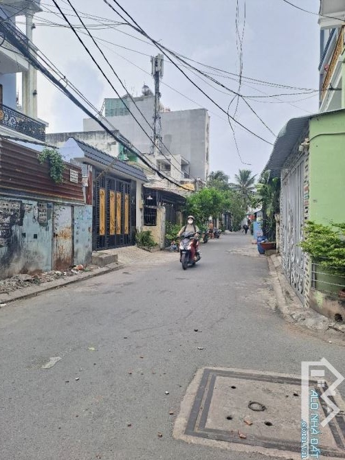 Vườn Lài P An Phú đông q12 / 11 x30 trêt lầu 28 triêu / thang hẻm thông xe hơi - 1