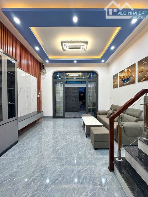 🚀 Nhà 60m2 mới sửa sang đẹp mê ly. Chủ cần bán gấp 925tr Trung Chánh, Hóc Môn. Sổ Riêng - 1