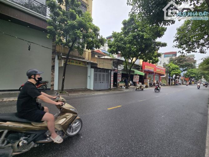 BÁN NHÀ MẶT PHỐ TRỊNH ĐÌNH CỬU . VỊ TRÍ QUÁ ĐẸP. DT 50 M , NHÀ 7 TẦNG . MT 4.1 M . ĐẦU TƯ - 1