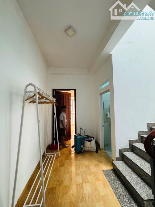 Bán CHDV, 4 tầng, 28x12m, dt sàn 1117m2, dòng tiền 100tr/ tháng - 1