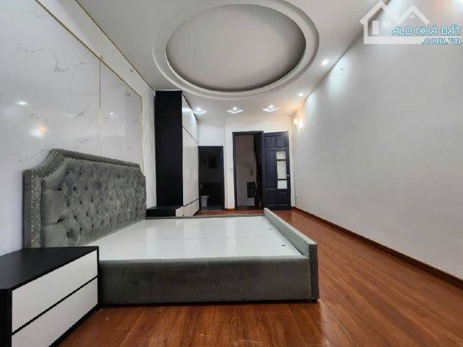 CHÍNH CHỦ BÁN NHÀ VĨNH HƯNG GẦN ĐẠI HỌC MỞ 40m 5Tầng NHÔ 6 ĐỒNG - TẶNG FULL ĐỒ- SỔ RIÊNG. - 1