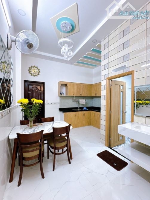 Siêu phẩm hiếm mới nhận Đ. Lê Quốc Hưng , Q4 - Giá: 3 Tỷ 055 / 48.8m2. SHR, hẻm dân trí - 1