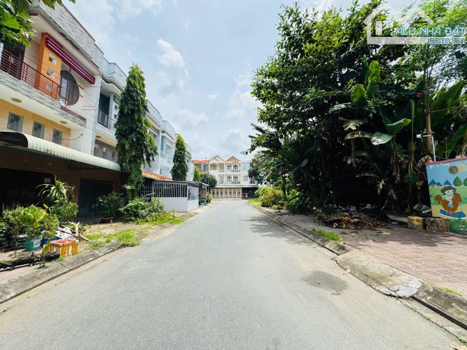NỀN ĐẸP KHÔNG VƯỚNG ĐƯỜNG SỐ 54 KDC 586 - CẦN THƠ - 120,2M2 - GIÁ 2,96 TỶ - 1