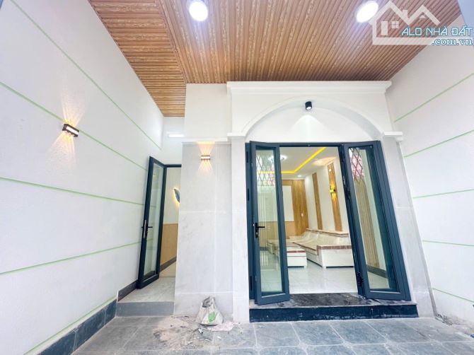 BÁN NHÀ CẤP 4 (DT: 93M2 - 5M) SỔ RIÊNG THỔ CƯ 100% P. BỬU HOÀ - 1