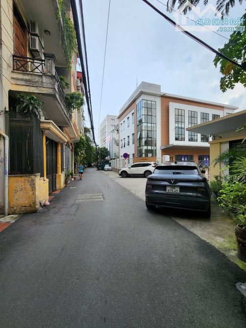 HUY HOÀNG: Vũ Ngọc Phan 50m2, sát phố, ôtô tránh, mặt ngõ thông KD, lô góc, TT Đống Đa - 1