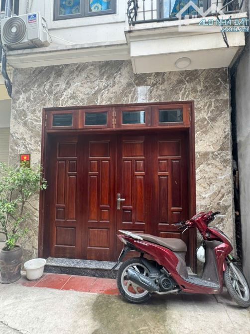 BÁN NHÀ PHỐ TRẠM, LONG BIÊN.GẦN AEON - NGÕ 4M, Ô TÔ 7 CHỖ ĐỖ CỬA, DÂN XÂY HƠN 7 TỶ - 1