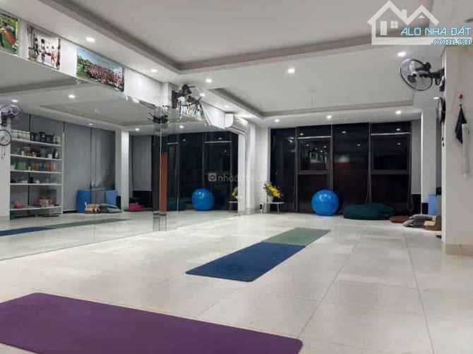 Cho thuê MBKD Thành Phố giao lưu , Phạm Văn Đồng 250m2,30t , mt 8m - 1