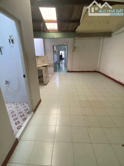 Bán nhà đường Lê Đại Hành, Khu đối diện sân vận động Phú Thọ, DT: 4,1mx20m, DTCN: 93m2 - 1