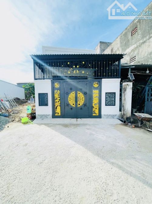 Căn nhà mới sửa lại đẹp, kẹt vốn cần bán gấp giá 840 triệu, 90m2 vuông đẹp - 1