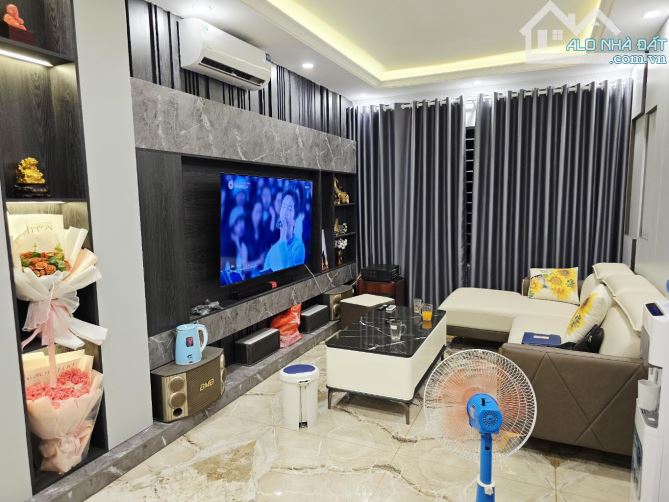 GIANG BIÊN 6 TẦNG. NỘI THẤT ĐẸP -15m Ô TÔ THÔNG Ô BÀN CỜ. NỘI THẤT. 5.9 TỶ - Vị trí trung - 1