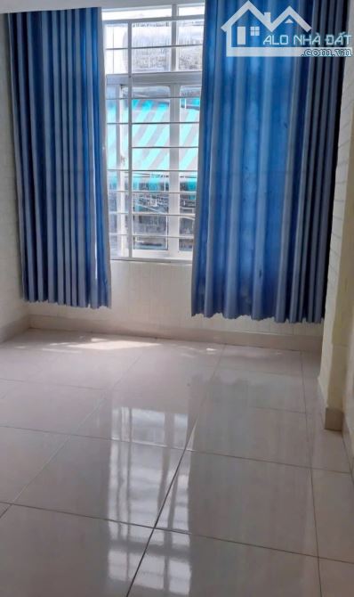 Bán nhà 3 tầng Lạc Long Quân , P10 , 18m2 , 2,5tỷ TL - 1