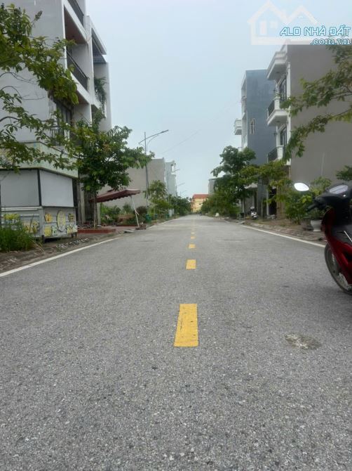 ✅✅ NGON NHẤT khu ÁP TRÀN - THUỶ NGUYÊN 1 lô không lỗi Lk 06 giá chỉ 3,3x tỷ - 1