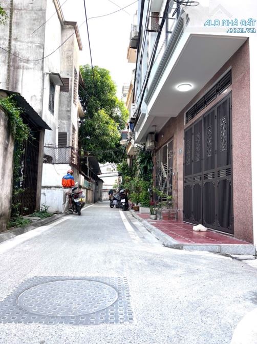 NHÀ DÂN XÂY.LÔ GÓC ĐỨC GIANG LONG BIÊN. NGÕ THÔNG Ô TÔ. 8.5 TỶ - 1