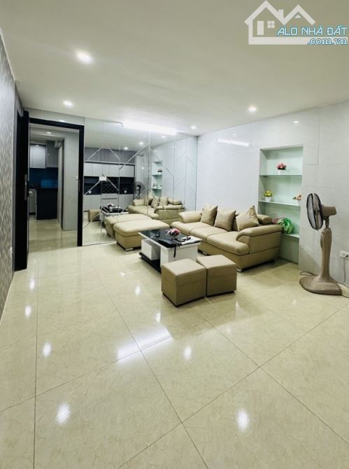 TRƯỜNG CHINH🎯BÁN NHÀ TẬP THỂ SIÊU RỘNG 120m² - 3PN -  FULL NỘI THẤT - Ô TÔ ĐỖ CỬA - 1