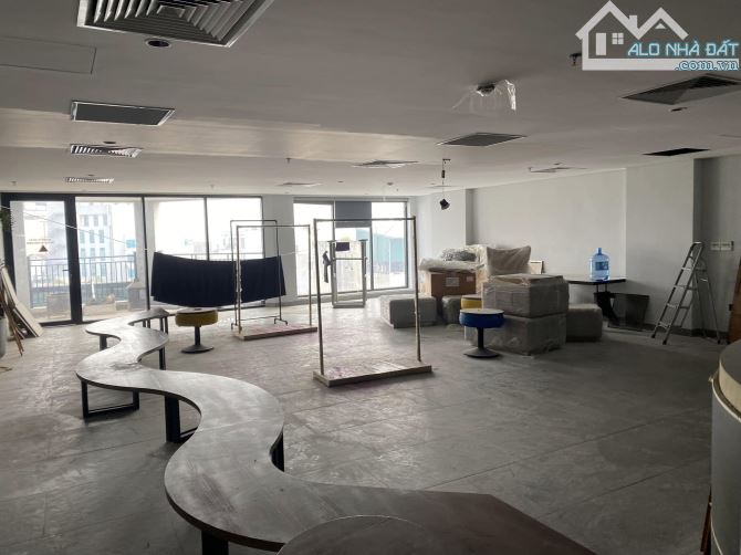 Bán nhà Đống Đa, mặt phố Cát Linh, 130m2 MT 10m, ôtô dừng đỗ ngày đêm, phù hợp tòa VP 9T - 1