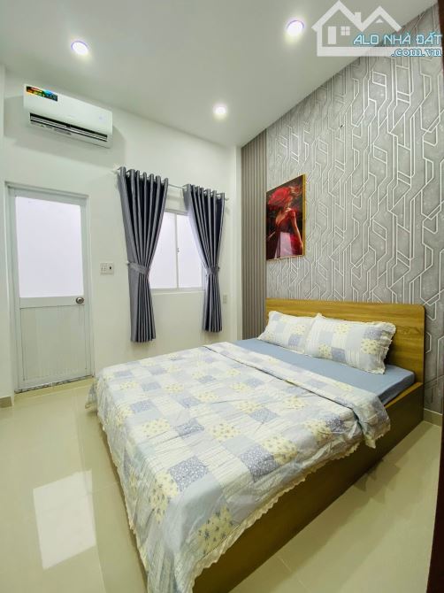 Bán nhà Gò Vấp hẻm rộng Nguyễn Tư Giản có sân để xe, nhà đẹp 2PN giá chỉ 4 tỷ 5 tl - 1