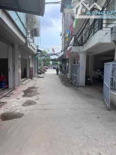 ĐẤT LÔ GÓC ĐÔNG NGẠC – XÂY BT, CHDV – ÔTÔ TRÁNH – 200M² – 11 TỶ (7TL91597)