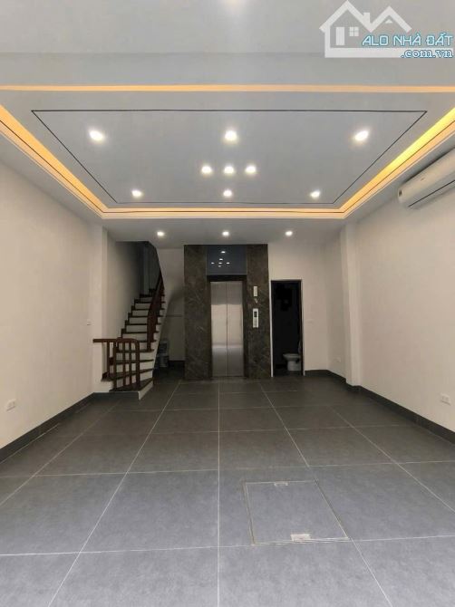 Siêu phẩm phố Trạm - ô tô vào nhà - 6 tầng - MT 4.6m - 10,6 tỷ - 1