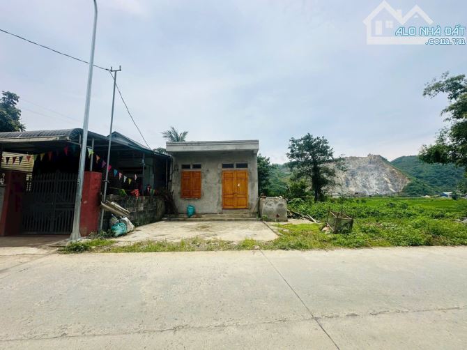 BÁN GẤP LÔ ĐẤT SẴN NHÀ CÓ DT 224m2 BÁM TRỤC CHÍNH LIÊN XÃ GIÁ CHỈ 2 TỶ - 1