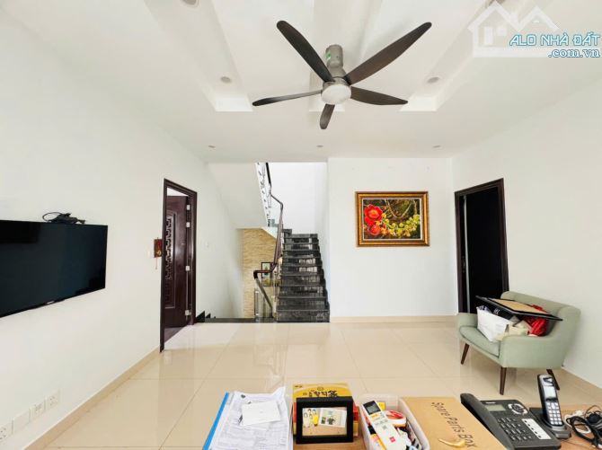 Bán nhà biệt thự kdc xây dựng 5 đường Liên Phường Quận 9 gần chợ Phước Bình (180m2) 24 tỷ - 12