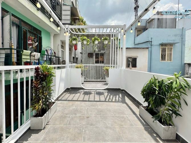 SIÊU PHẨM GÓC 3 MẶT TIỀN - NHÀ MỚI XÂY 3 TẦNG - NGUYỄN ĐÌNH CHIỂU, PHÚ NHUẬN - CHỈ 6.5 TỶ - 12