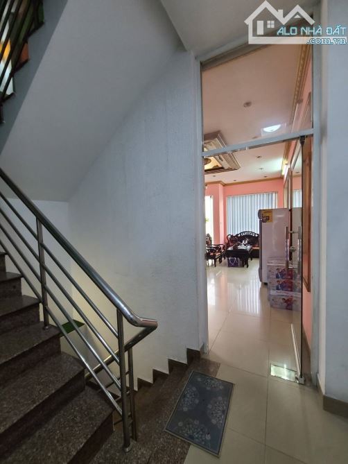 BÁN GẤP KHÁCH SẠN CÓ 20 PHÒNG, THANG MÁY,  HÀ HUY GIÁP QUẬN 12, DT 141 M²(5×28)GIÁ SIÊU RẺ - 12