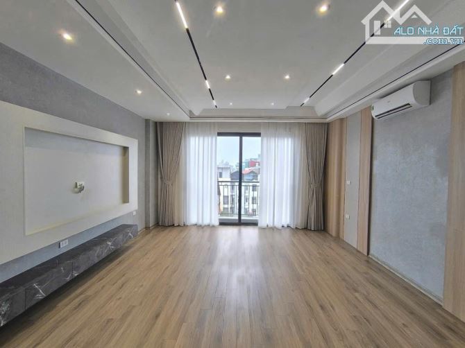 Siêu phẩm phố Trạm - ô tô vào nhà - 6 tầng - MT 4.6m - 10,6 tỷ - 12